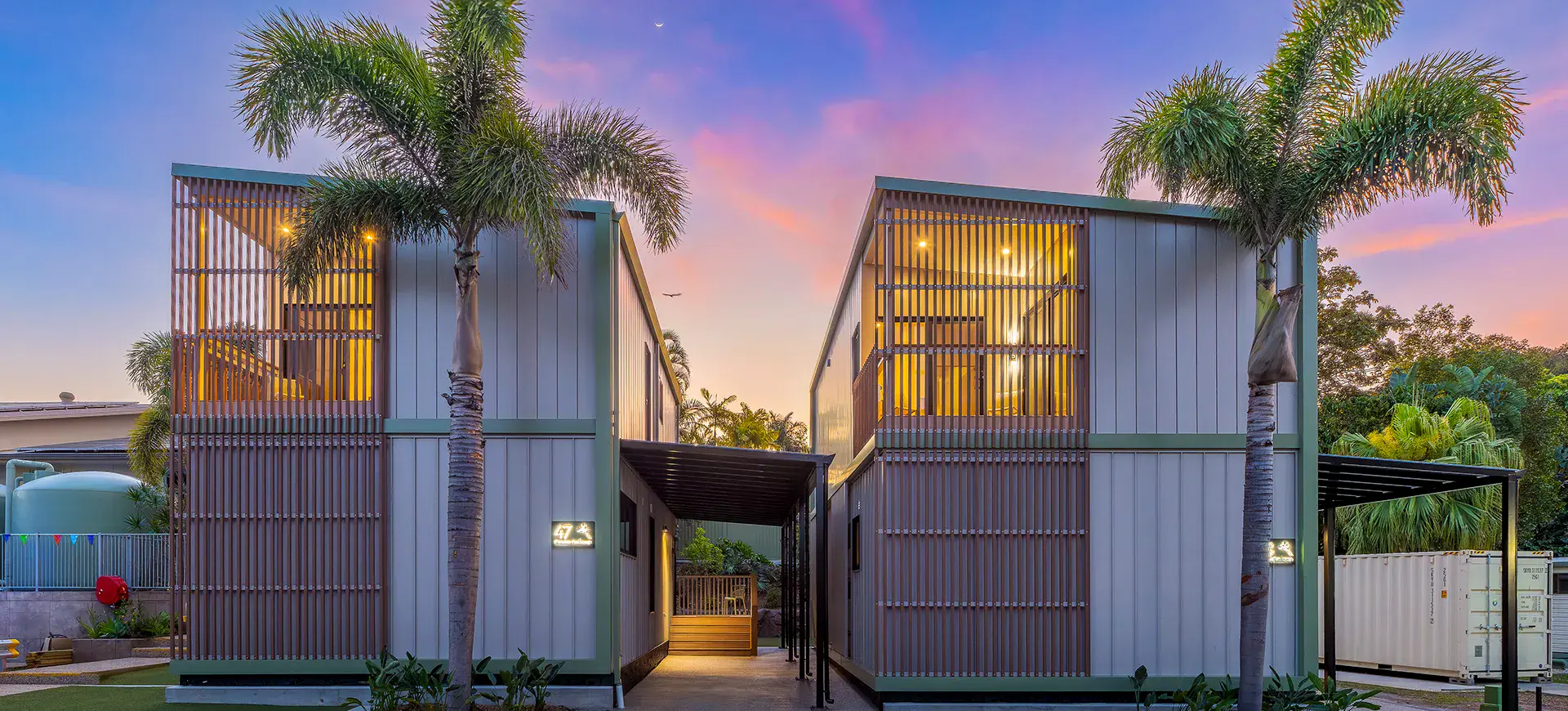 1 Ashmore Palms Outside